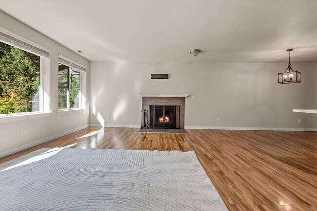 Foto del edificio - Stunning 4BR/2.5BA Home in Lake Forest Park ?