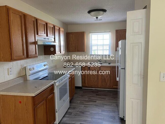 Foto del edificio - 461 Bedford Knoll Dr