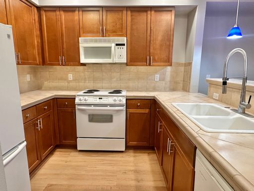 Foto del edificio - Beautiful 1 bed condo in the heart of Bell...