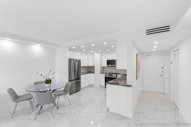 Building Photo - 3800 Galt Ocean Dr