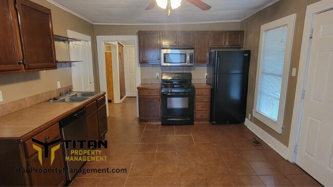 Foto del edificio - 2bed/2bath home with bonus area