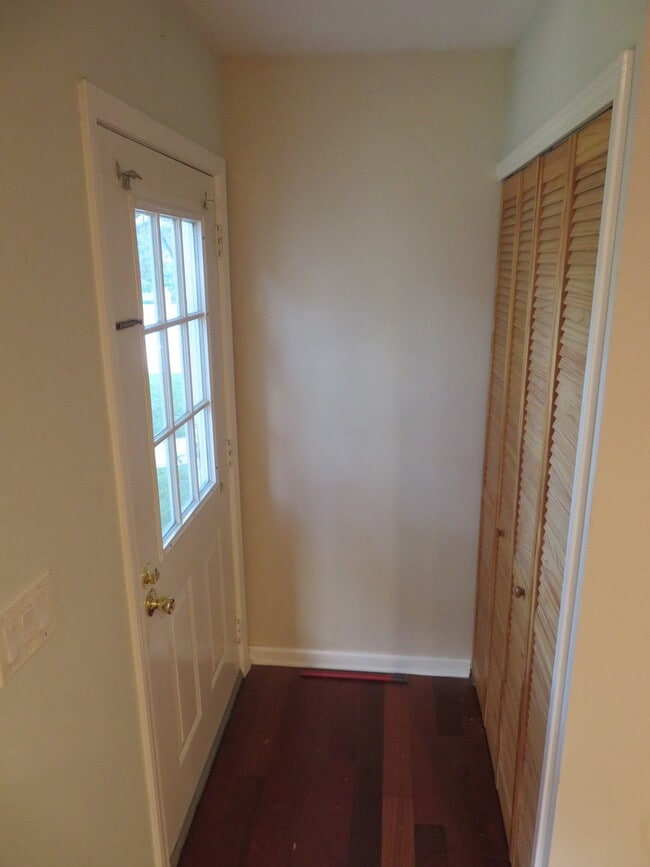 Building Photo - 457 N Cambridge Dr