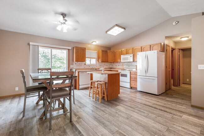 Foto del edificio - 248 W Irving St