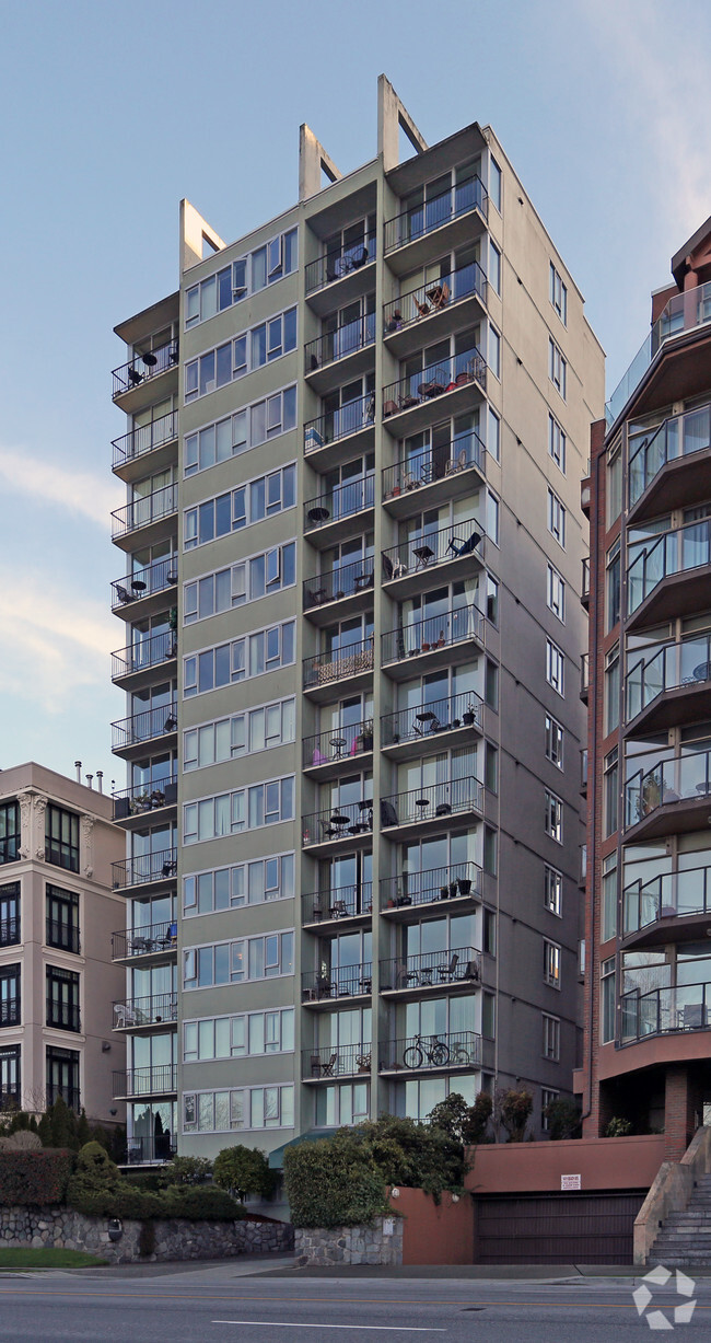 Building Photo - Beachview Towers