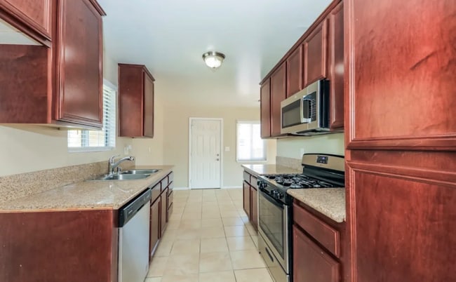 Building Photo - 2815 St Elmo Dr