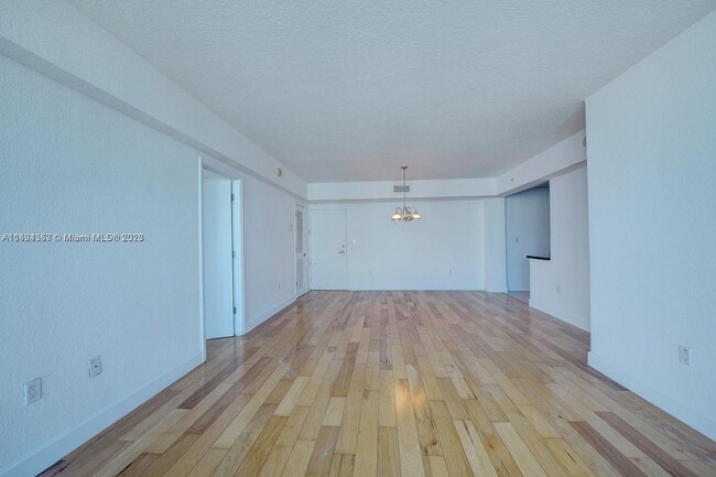 Building Photo - 7501 E Treasure Dr