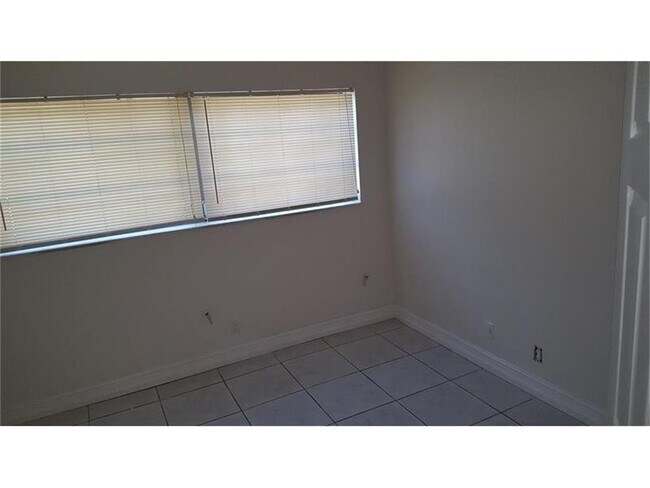 Foto del edificio - 3206 N Pine Island Rd