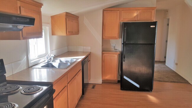 Building Photo - Great North Side 2 bedroom home