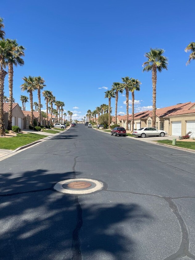 Building Photo - Scenic View Townhome