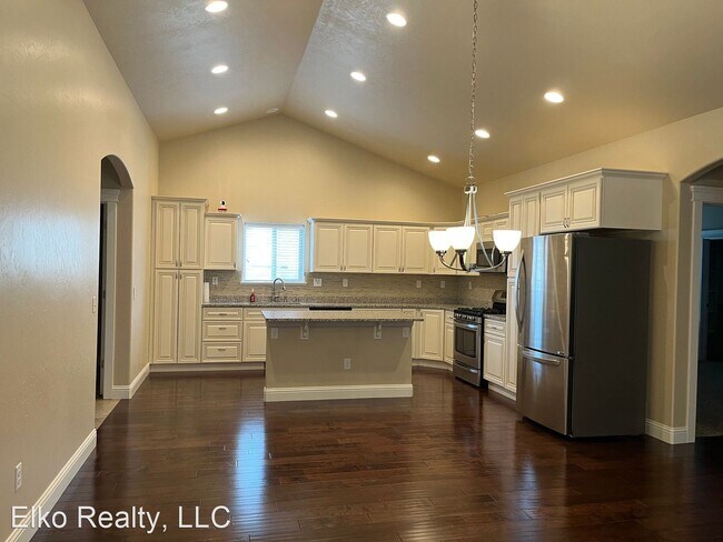 Foto del edificio - 3 br, 2 bath House - 3816 Boulder Creek