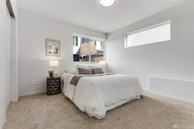 Main room - 730 26th Ave S