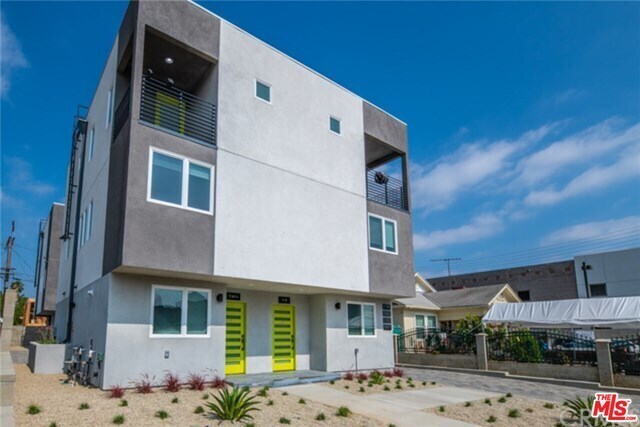 Primary Photo - 1120 N Heliotrope Dr