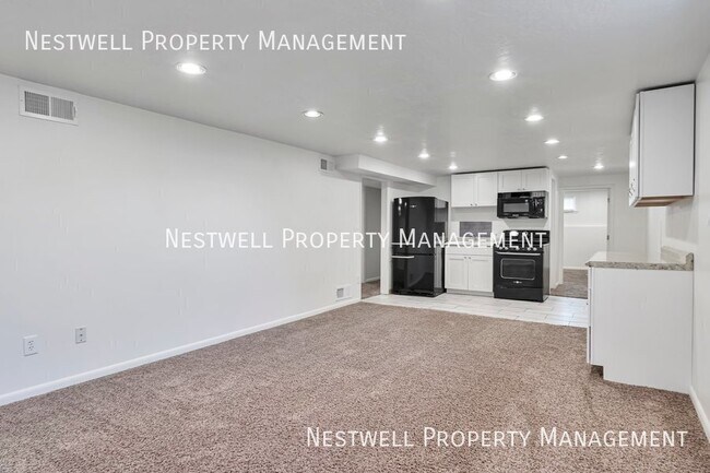 Foto del edificio - 1335 E Maplewood Cir