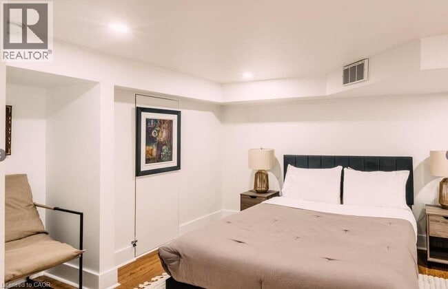 Photo du bâtiment - 47 Eagle Ave