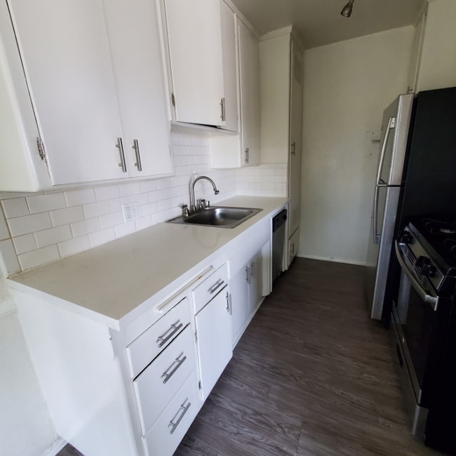 Building Photo - 4847 W Slauson Ave