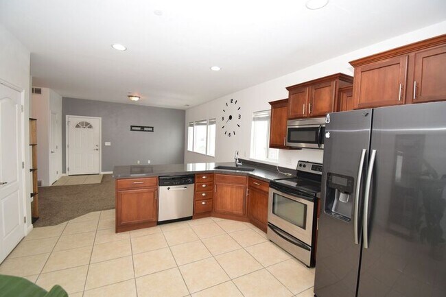 Building Photo - 114 Bella Monte Dr