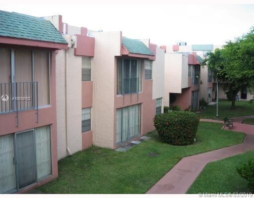 Foto principal - 9321 SW 4th St