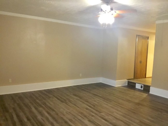 Building Photo - 4717 Trina Dr