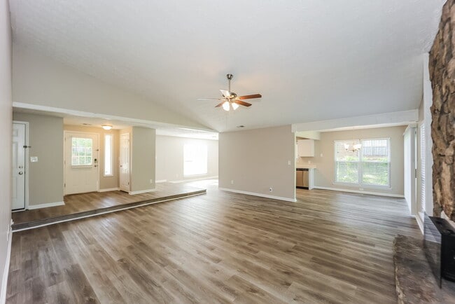 Building Photo - 6270 Beethoven Cir