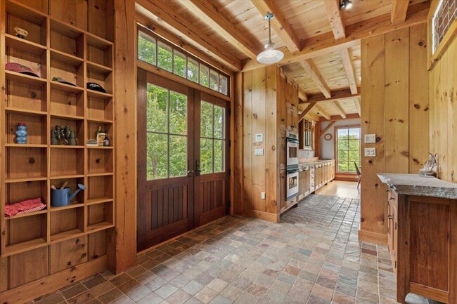 Building Photo - 36 Moses Pond Rd