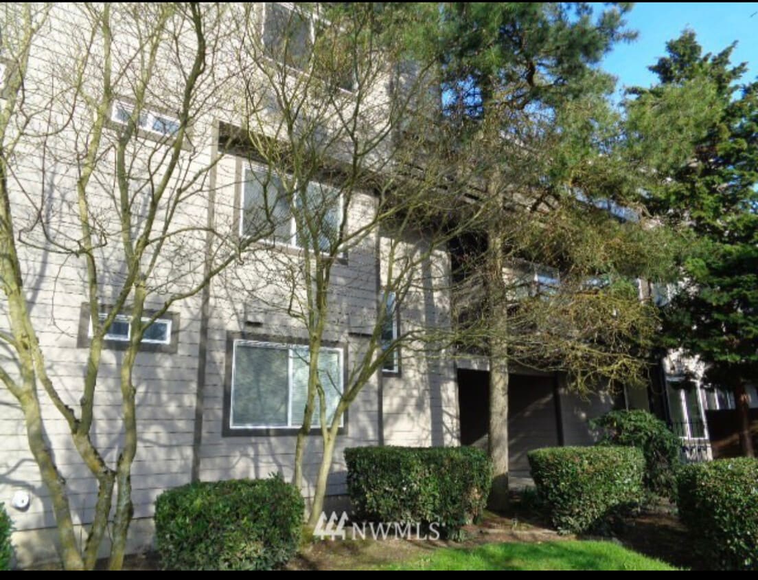 Building Photo - 6055 35th Ave SW #307
