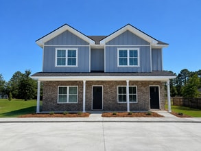 Building Photo - 102 Skye Dr