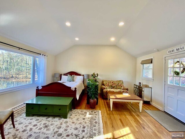 Foto del edificio - 28 Turners Lake Dr