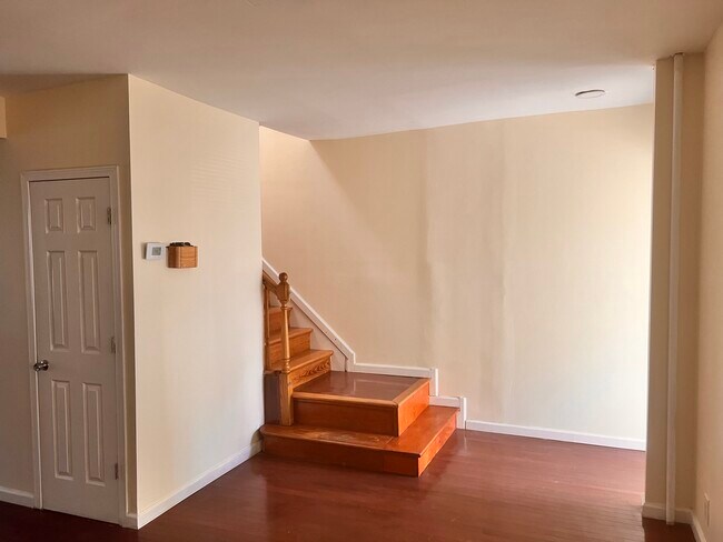 Living room - 11237 204th St