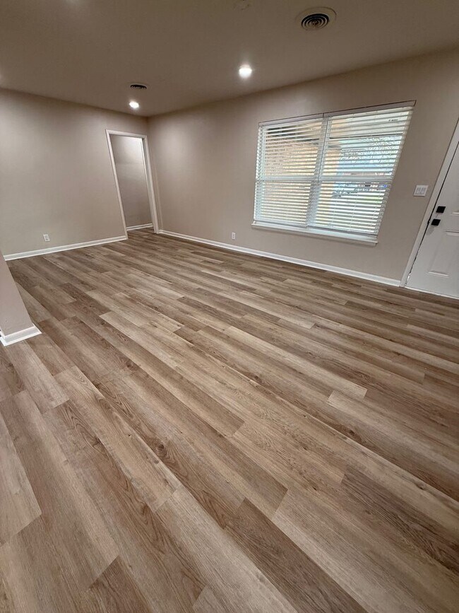 Building Photo - Fully Remodeled Home for Rent – Central Norman