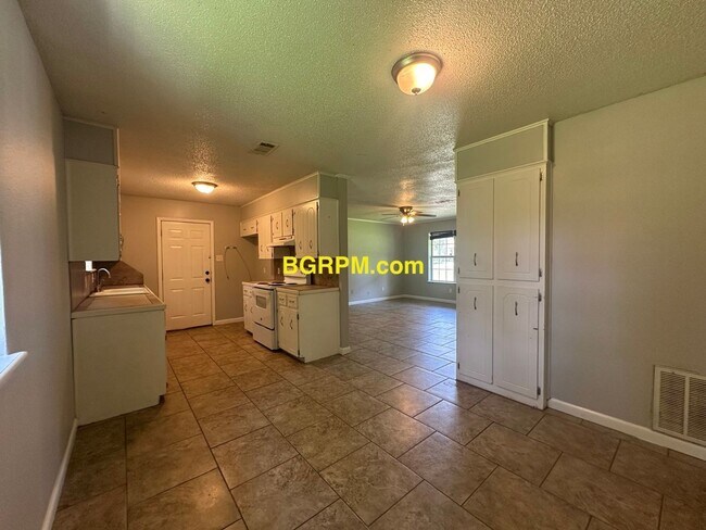 Foto del edificio - 3 BD, 1 BA, Home in Cabot