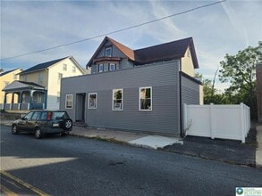 Building Photo - 1249 Main St