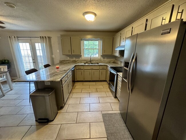 Building Photo - 1201 Crystal Dr