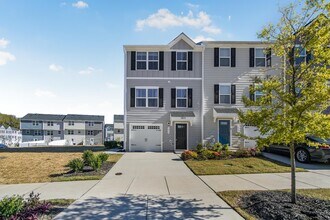 Building Photo - 1011 Chevy Park Lndg