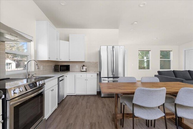 Foto del edificio - 1411 Fairfield Dr