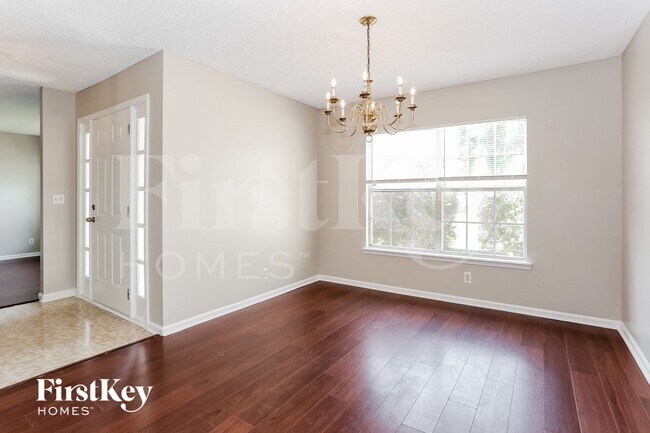 Foto del edificio - 789 Hickory Lakes Dr E