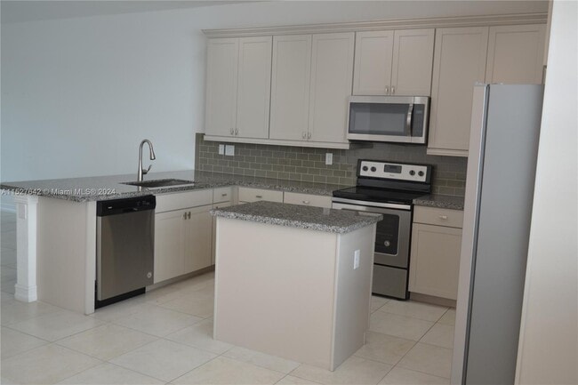 Building Photo - 11643 SW 13th Ct