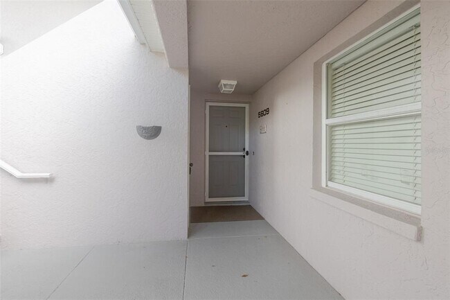 Foto del edificio - 5609 Sheffield Greene Cir