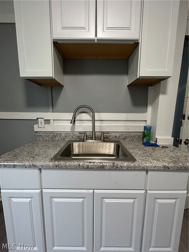 Foto del edificio - 3448 E 69th St