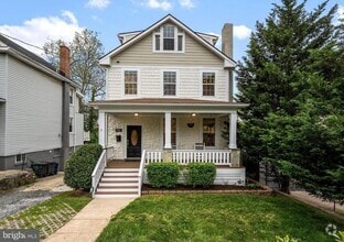 Building Photo - 2925 South Dakota Ave NE
