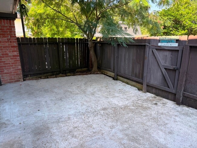 Building Photo - 5321 Pinewilde Dr