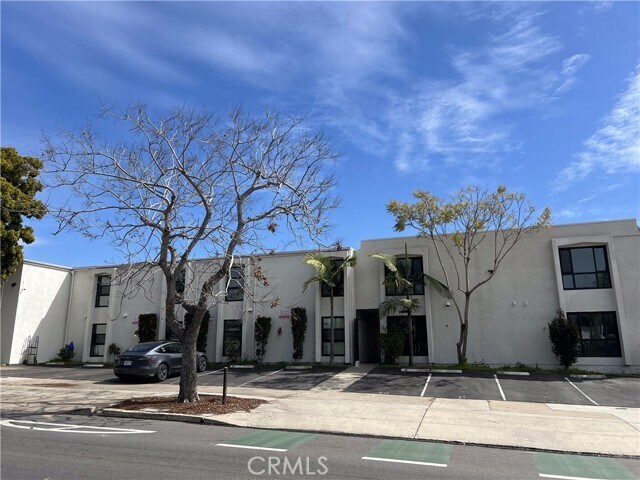 Foto del edificio - 6675 Linda Vista Rd
