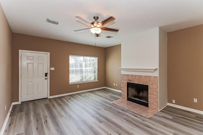 Foto del edificio - 3602 Greenleaf Lodge Ln