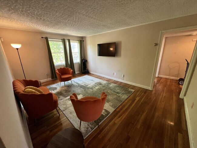 Building Photo - 2114 Suitland Terrace SE