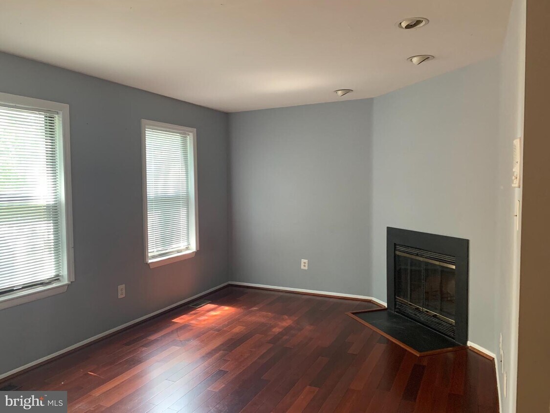 Foto principal - 946 Barton Oaks Pl