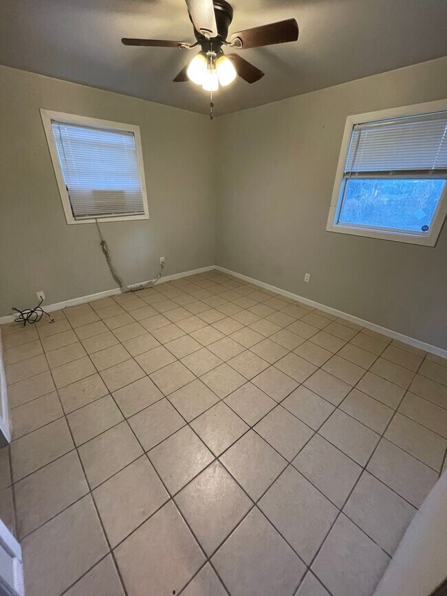 Building Photo - Home For Rent in Lake Charles