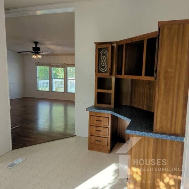 Foto del edificio - 515 McKinney Rd