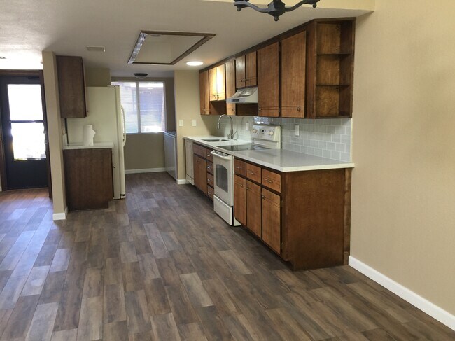 Kitchen - 130 Castle Rock Rd