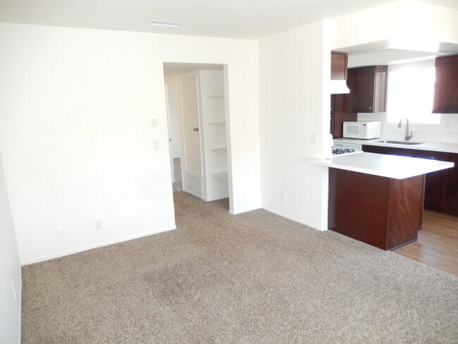 Foto del edificio - 2 Bed, 1 Bath in Highly Desired North Park!