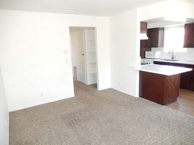 Building Photo - 2 Bed, 1 Bath in Highly Desired North Park!