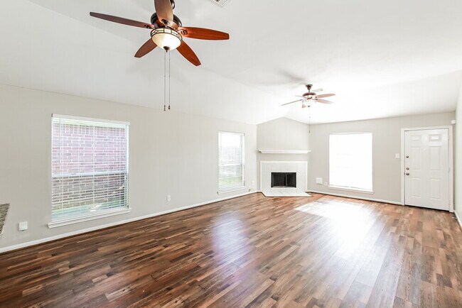 Foto del edificio - 7457 Parkland Manor Dr